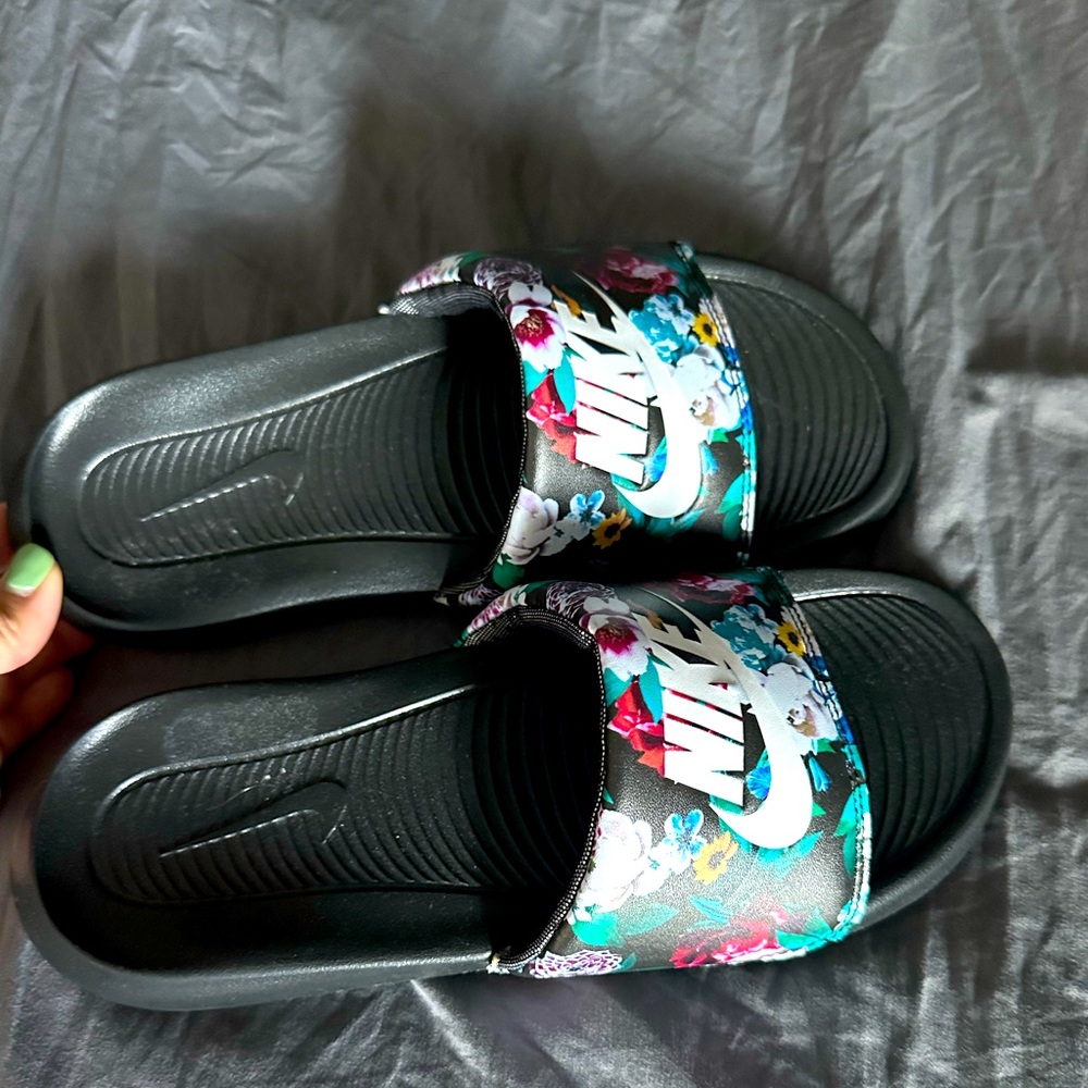 Nike Victori One floral sandal slides size 6 women Brand New no tags
